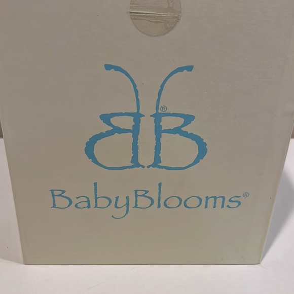 Baby Blooms Gender Neutral Baby Gift Set Flower Bouquet! - Picture 2 of 8